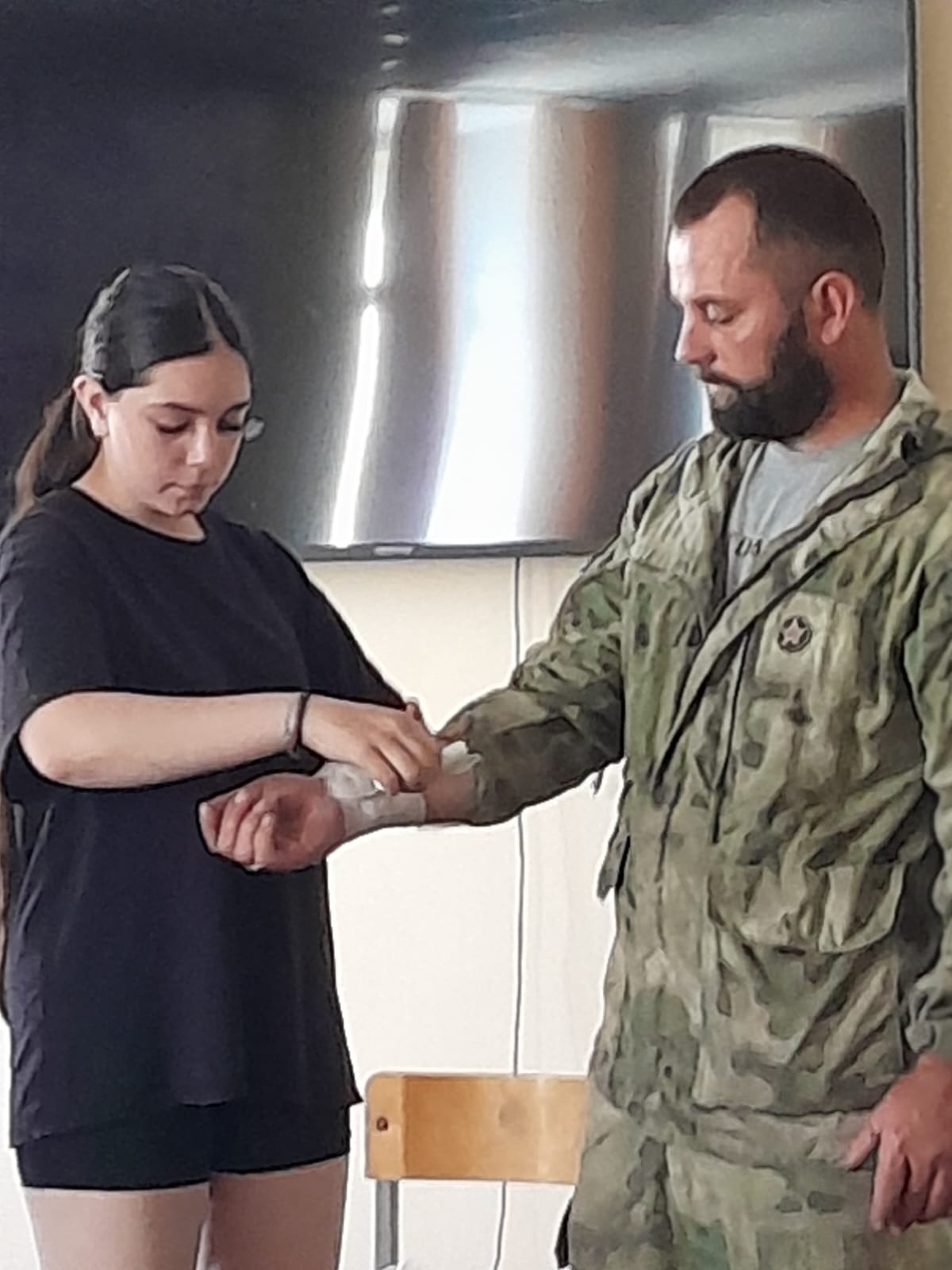 обучение учащихся по правилам оказания первой помощи.